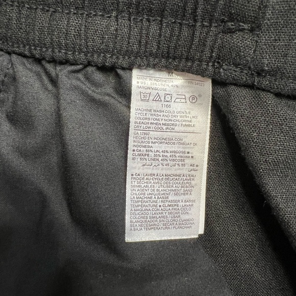 Old Navy Linen Blend Shorts. 3” length, high rise. Medium. Black - Picture 4 of 4